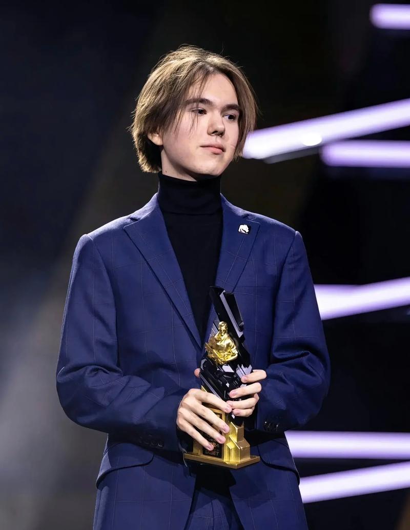 GODSENT 押注于年轻人 - 学院成为核心阵容