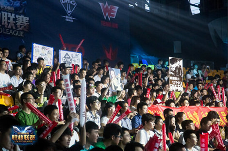 伤害还是划伤？ KT Rolster 狼母阿希卡三C无输出 DN Freecs 以大比分赢得第一场比赛